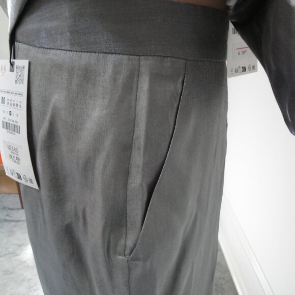 Woman's suit - Picture 4 of 9